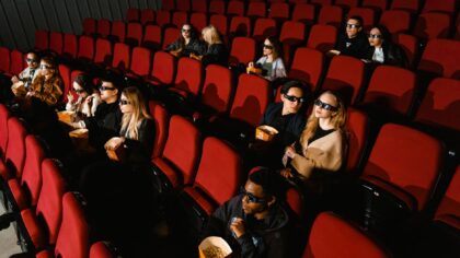 Jak festiwale filmowe zmieniły się w małe miasta kultury i jak z tego skorzystać jako widz