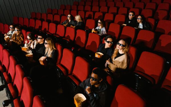 Jak festiwale filmowe zmieniły się w małe miasta kultury i jak z tego skorzystać jako widz