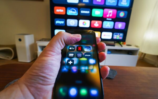 Jak uporządkować streaming na telefonie i nie zgubić się w aplikacjach