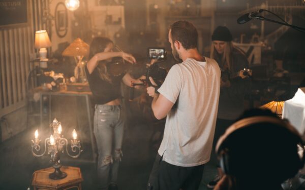 Jak zmienia się kino akcji dzięki reżyserkom i reżyserom spoza Hollywood