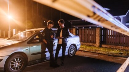 Duety w serialach kryminalnych, które trzymają w napięciu i serce, i mózg