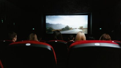 Filmy akcji bez zmęczenia: jak wybierać dynamiczne kino, które wciąga, a nie ogłusza