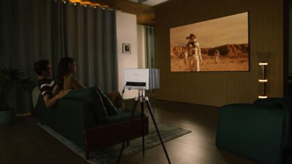 Filmy na letnie popołudnie w domu: jak wybrać lekkie kino z pomysłem