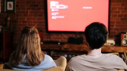 Filmy romantyczne bez lukru: kino o związkach, które brzmią prawdziwie