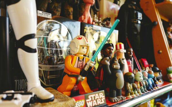 Jak merchandising filmowy buduje świat poza ekranem i co z tego ma widz
