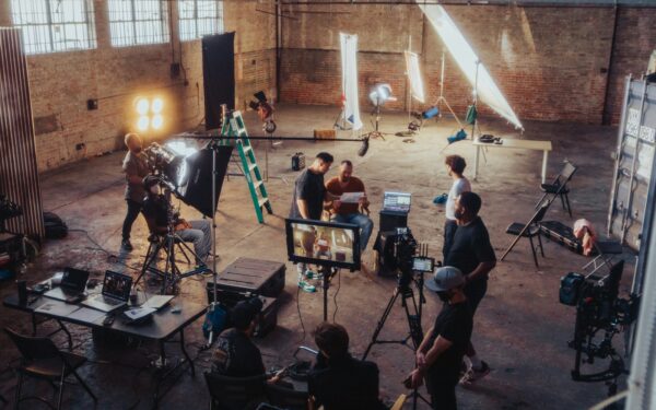 Jak polscy twórcy scenografii zmieniają seriale i filmy, które oglądasz na co dzień