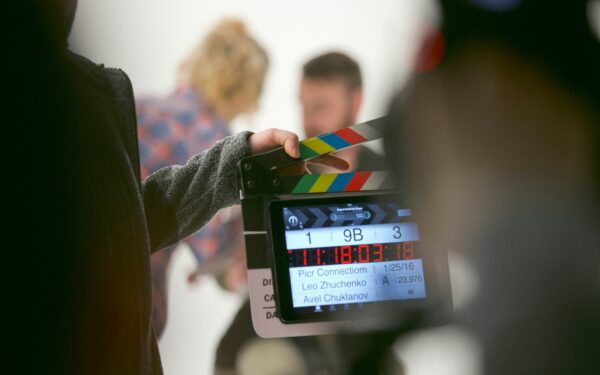 Jak reżyserzy filmów akcji projektują sceny, które naprawdę czujemy na własnej skórze
