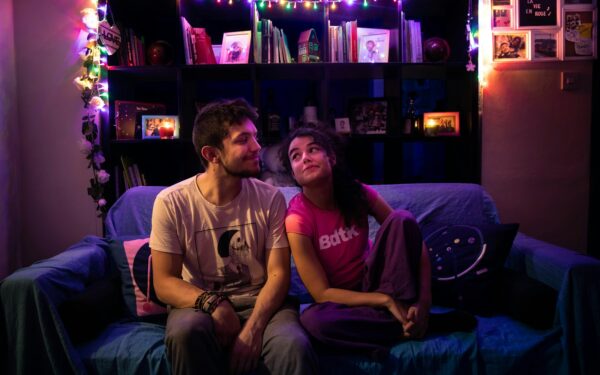 Kino na poprawę nastroju: 9 lekkich komedii romantycznych idealnych na gorszy dzień