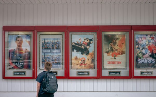 Kino niezależne bez zadęcia: prosty przewodnik dla widzów, którzy chcą czegoś więcej niż blockbuster